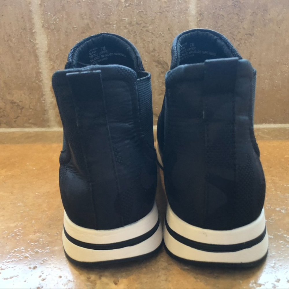 Ladies Me Too Black Camo Pull On Sneaker Bootie Size 7M - Picture 7 of 7